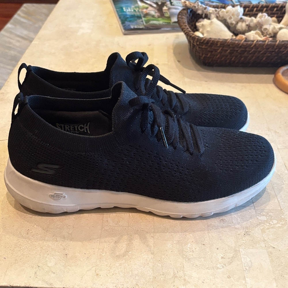 Skechers Women’s Black Stretch Knit Sneakers